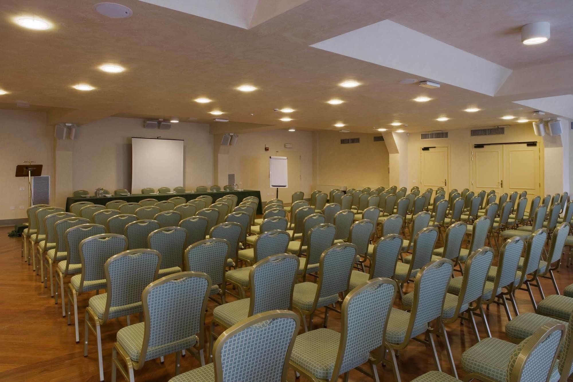 Unahotels Poggio Dei Medici Toscana Σκαρπερία Εξωτερικό φωτογραφία
